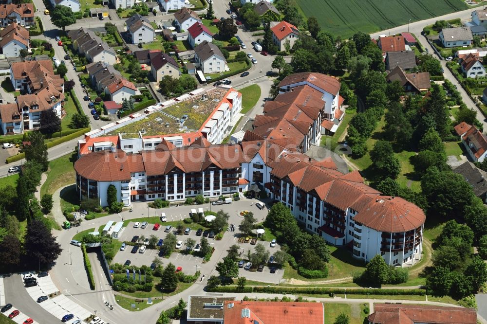 Ichenhausen aus der Vogelperspektive: Klinikgelände des Krankenhauses Fachklinik Ichenhausen an der Krumbacher Straße in Ichenhausen im Bundesland Bayern, Deutschland