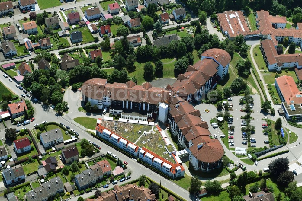 Luftbild Ichenhausen - Klinikgelände des Krankenhauses Fachklinik Ichenhausen an der Krumbacher Straße in Ichenhausen im Bundesland Bayern, Deutschland