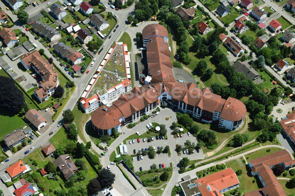 Luftaufnahme Ichenhausen - Klinikgelände des Krankenhauses Fachklinik Ichenhausen an der Krumbacher Straße in Ichenhausen im Bundesland Bayern, Deutschland