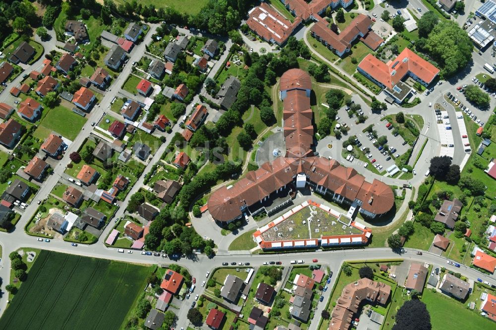 Luftaufnahme Ichenhausen - Klinikgelände des Krankenhauses Fachklinik Ichenhausen an der Krumbacher Straße in Ichenhausen im Bundesland Bayern, Deutschland