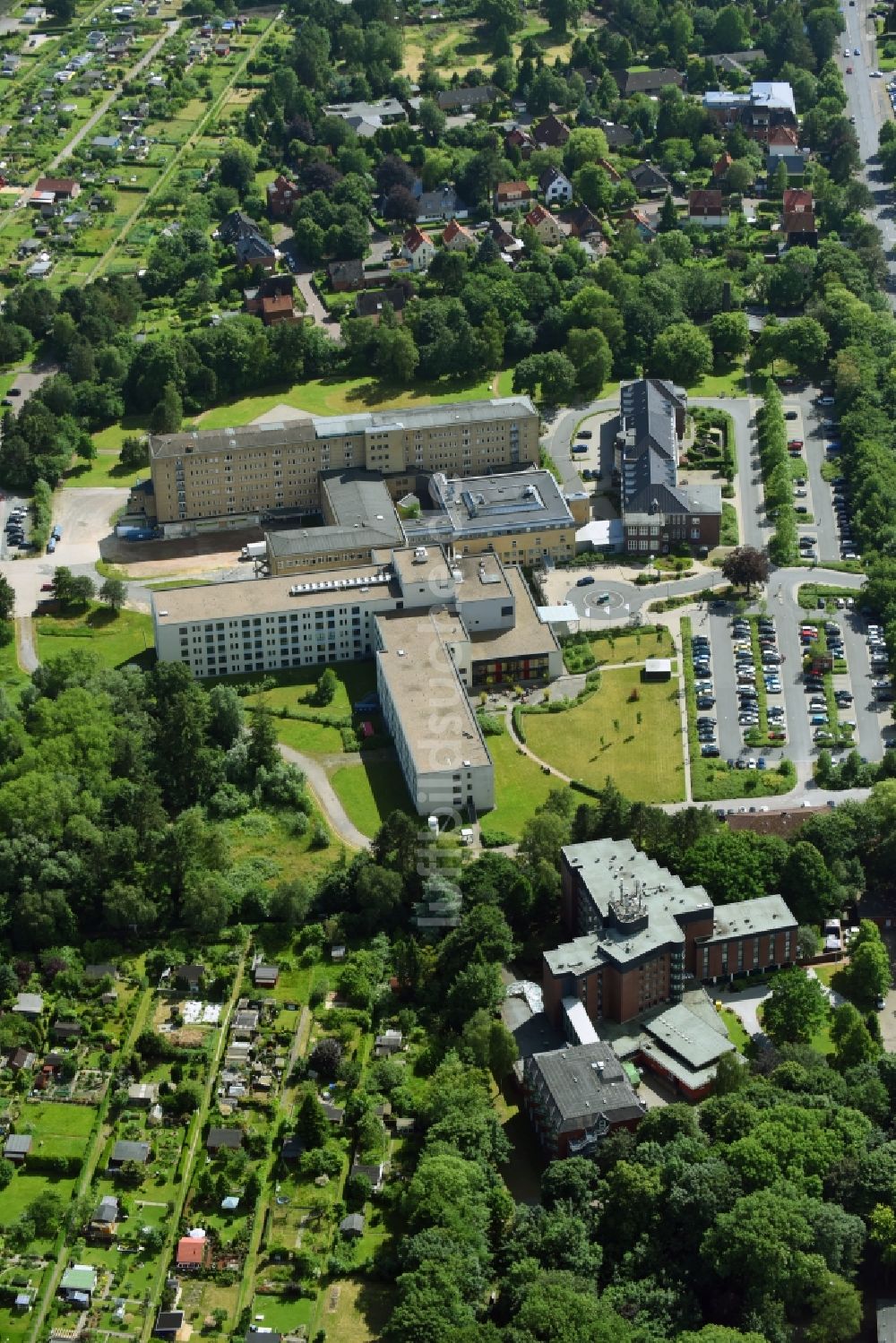 Luftaufnahme Cuxhaven - Klinikgelände des Krankenhauses HELIOS Klinik Cuxhaven an der Altenwalder Chaussee in Cuxhaven im Bundesland Niedersachsen, Deutschland