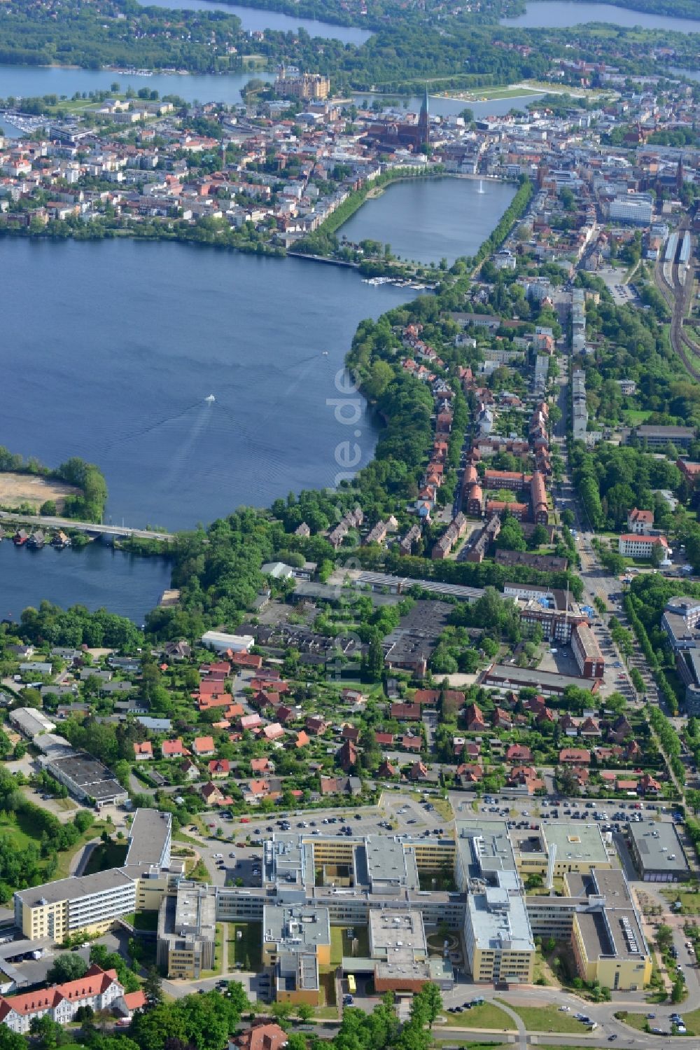 Luftbild Schwerin - Klinikgelände des Krankenhauses der HELIOS Kliniken GmbH in Schwerin im Bundesland Mecklenburg-Vorpommern