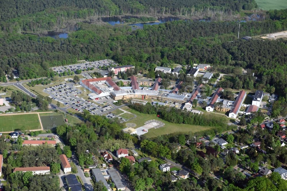 Bad Saarow von oben - Klinikgelände des Krankenhauses HELIOS Klinikum Bad Saarow Klinik für Anästhesiologie, Intensivmedizin, Notfallmedizin und Schmerztherapie an der Pieskower Straße in Bad Saarow im Bundesland Brandenburg