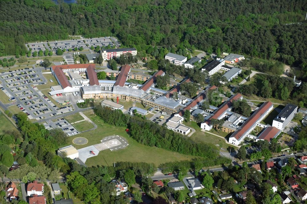 Bad Saarow aus der Vogelperspektive: Klinikgelände des Krankenhauses HELIOS Klinikum Bad Saarow Klinik für Anästhesiologie, Intensivmedizin, Notfallmedizin und Schmerztherapie an der Pieskower Straße in Bad Saarow im Bundesland Brandenburg