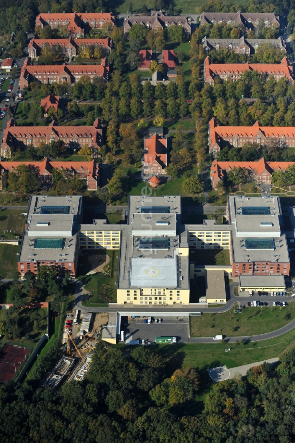 Berlin von oben - Klinikgelände des Krankenhauses Helios Klinikum Berlin-Buch im Ortsteil Buch in Berlin, Deutschland