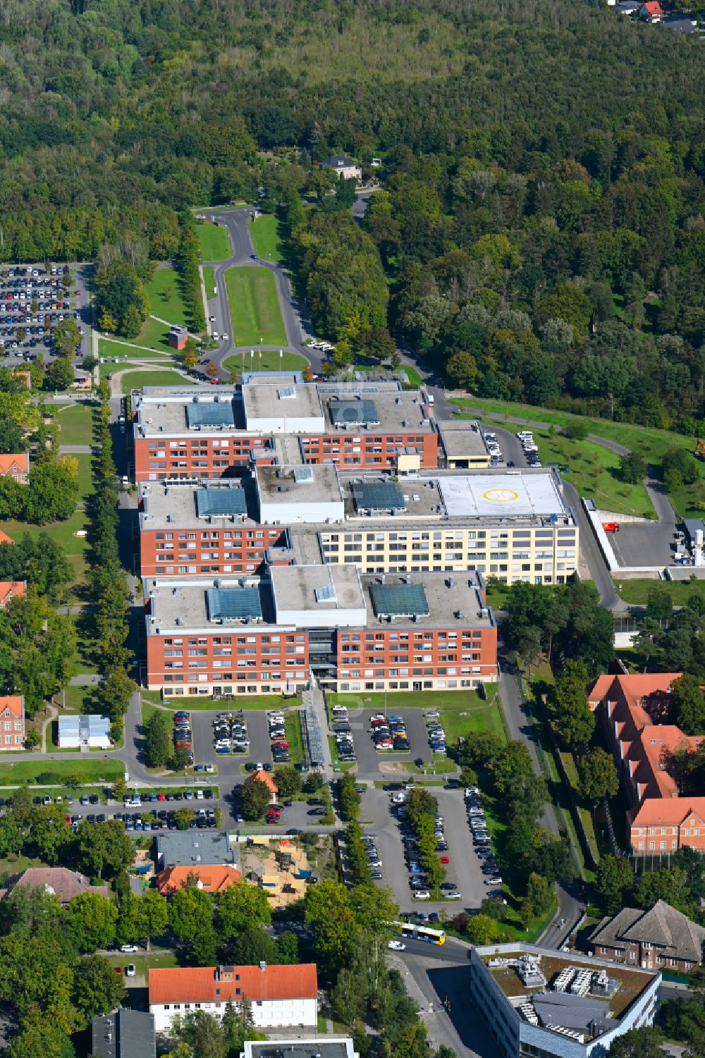 Berlin aus der Vogelperspektive: Klinikgelände des Krankenhauses Helios Klinikum Berlin-Buch im Ortsteil Buch in Berlin, Deutschland