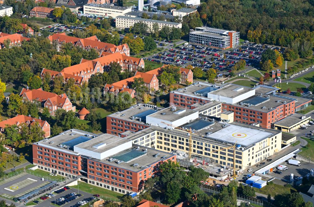 Luftaufnahme Berlin - Klinikgelände des Krankenhauses Helios Klinikum Berlin-Buch im Ortsteil Buch in Berlin, Deutschland