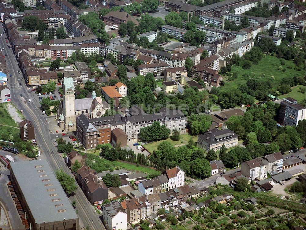 Luftbild Duisburg - Klinikgelände des Krankenhauses Helios Klinikum in Duisburg im Bundesland Nordrhein-Westfalen