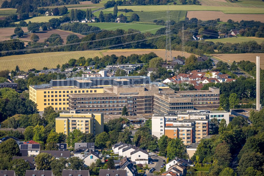 Luftaufnahme Velbert - Klinikgelände des Krankenhauses Helios Klinikum Niederberg an der Robert-Koch-Straße in Velbert im Bundesland Nordrhein-Westfalen, Deutschland