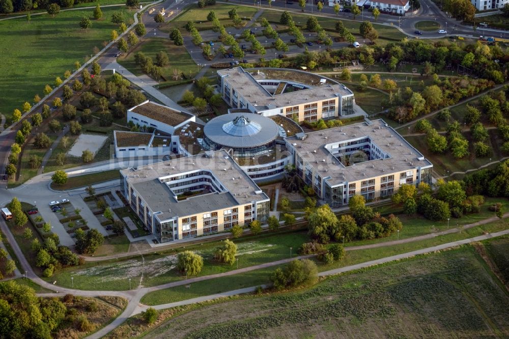 Leipzig aus der Vogelperspektive: Klinikgelände des Krankenhauses HELIOS Park-Klinikum Leipzig an der Morawitzstraße in Leipzig im Bundesland Sachsen, Deutschland