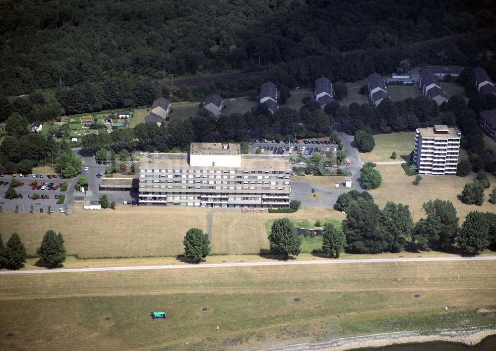 Luftbild Duisburg - Klinikgelände des Krankenhauses Helios-Rhein Klinik an der Ahrstraße in Duisburg im Bundesland Nordrhein-Westfalen