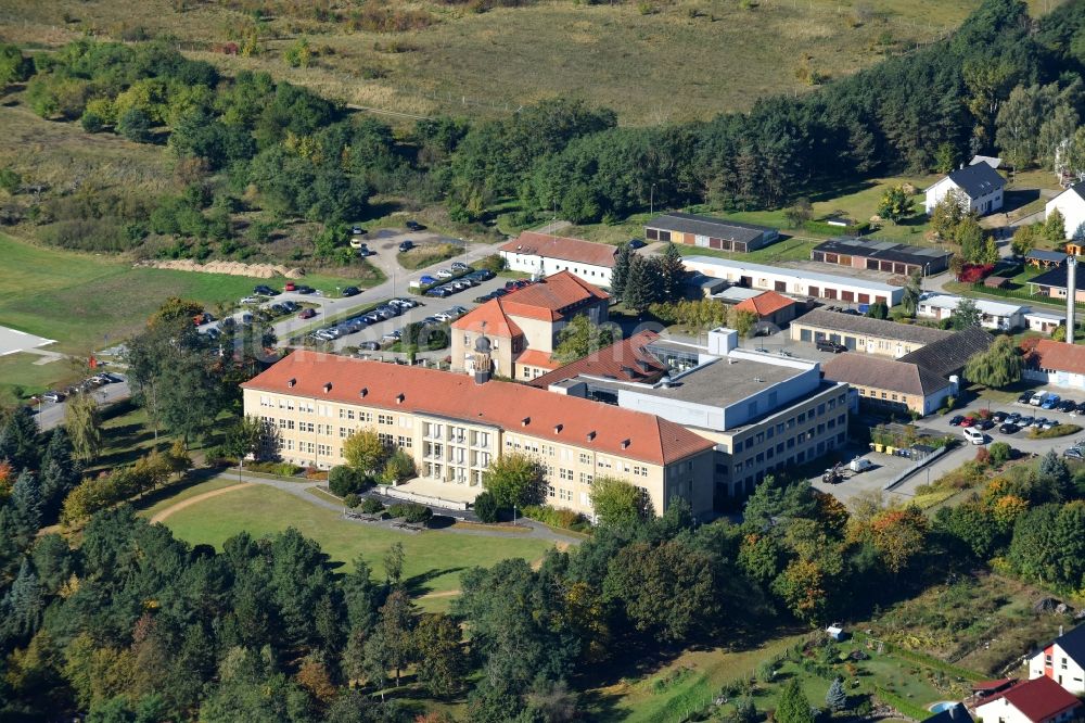 Wriezen aus der Vogelperspektive: Klinikgelände des Krankenhauses Hospital Märkisch-Oderland GmbH in Wriezen im Bundesland Brandenburg, Deutschland