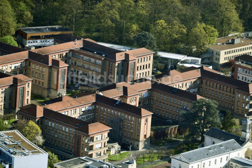 Vaucresson aus der Vogelperspektive: Klinikgelände des Krankenhauses Hospital Raymond-Poincaré am Boulevard Raymond Poincaré in Vaucresson in Ile-de-France, Frankreich