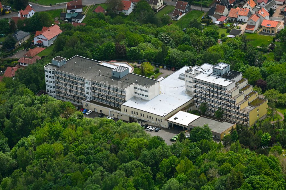 Bad Tabarz aus der Vogelperspektive: Klinikgelände des Krankenhauses der Inselsberg Klinik Wicker GmbH & Co. oHG in Bad Tabarz im Bundesland Thüringen, Deutschland