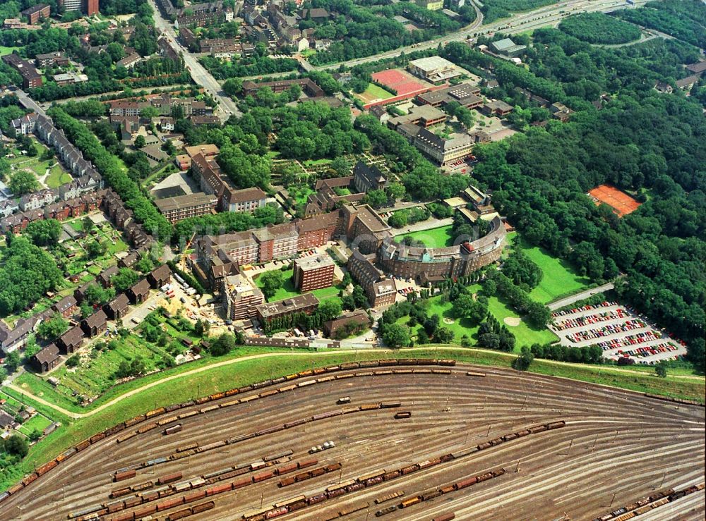 Duisburg von oben - Klinikgelände des Krankenhauses St. Johannes-Hospital Institut für Radiologie An der Abtei in Duisburg im Bundesland Nordrhein-Westfalen