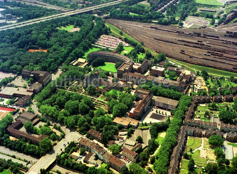 Luftaufnahme Duisburg - Klinikgelände des Krankenhauses St. Johannes-Hospital Institut für Radiologie An der Abtei in Duisburg im Bundesland Nordrhein-Westfalen