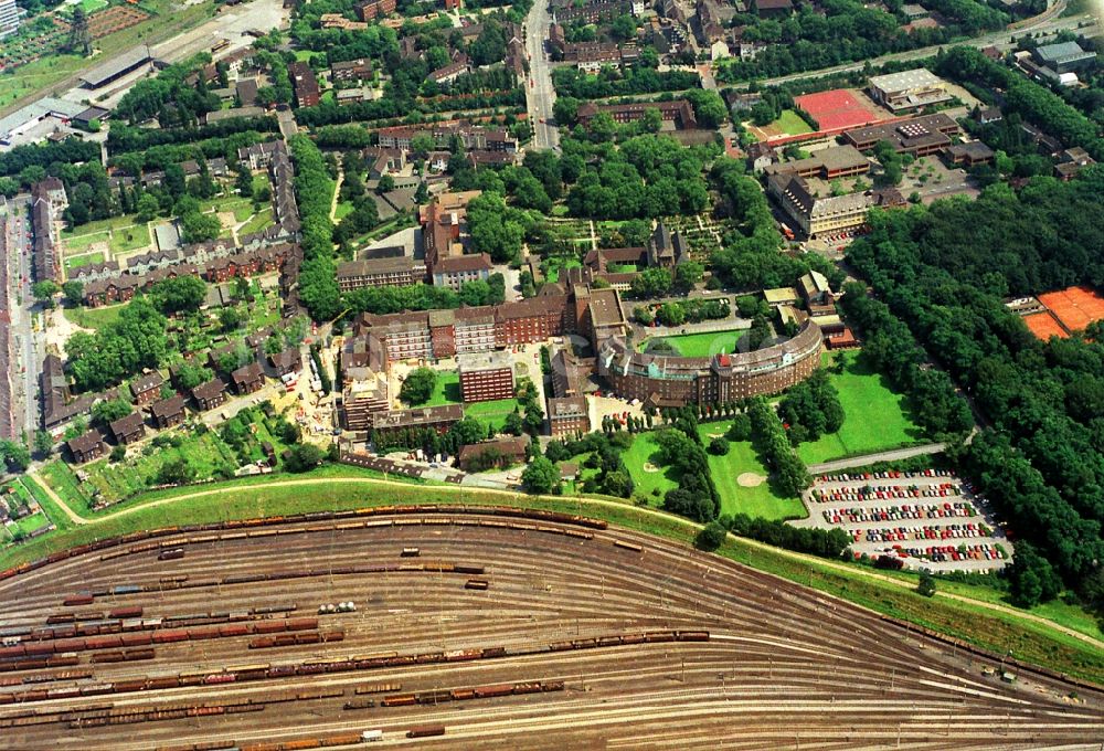 Duisburg von oben - Klinikgelände des Krankenhauses St. Johannes-Hospital Institut für Radiologie An der Abtei in Duisburg im Bundesland Nordrhein-Westfalen