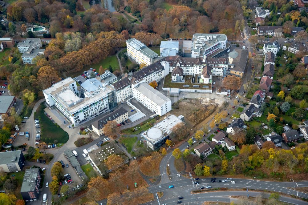 Luftaufnahme Bochum - Klinikgelände des Krankenhauses St. Josef-Hospital im Ortsteil Innenstadt in Bochum im Bundesland Nordrhein-Westfalen, Deutschland