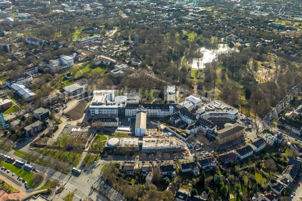 Bochum aus der Vogelperspektive: Klinikgelände des Krankenhauses St. Josef-Hospital im Ortsteil Innenstadt in Bochum im Bundesland Nordrhein-Westfalen, Deutschland