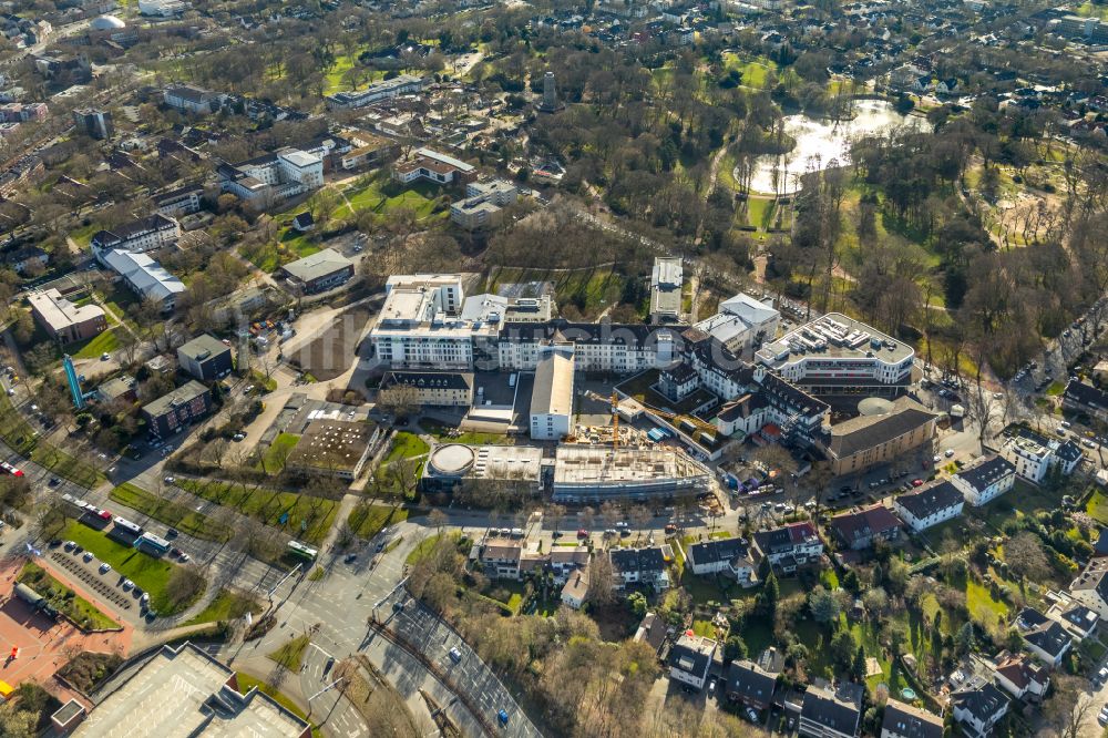 Luftbild Bochum - Klinikgelände des Krankenhauses St. Josef-Hospital im Ortsteil Innenstadt in Bochum im Bundesland Nordrhein-Westfalen, Deutschland