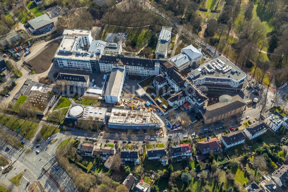 Luftaufnahme Bochum - Klinikgelände des Krankenhauses St. Josef-Hospital im Ortsteil Innenstadt in Bochum im Bundesland Nordrhein-Westfalen, Deutschland