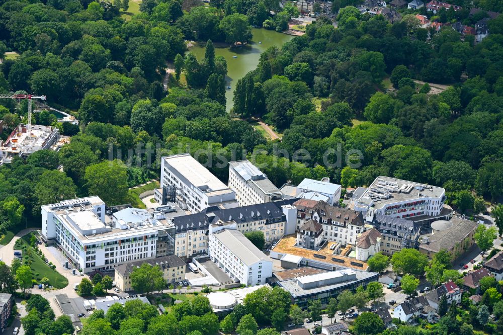 Luftaufnahme Bochum - Klinikgelände des Krankenhauses St. Josef-Hospital im Ortsteil Innenstadt in Bochum im Bundesland Nordrhein-Westfalen, Deutschland