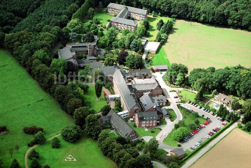 Luftaufnahme Xanten - Klinikgelände des Krankenhauses St.-Josef-Hospital in Xanten im Bundesland Nordrhein-Westfalen