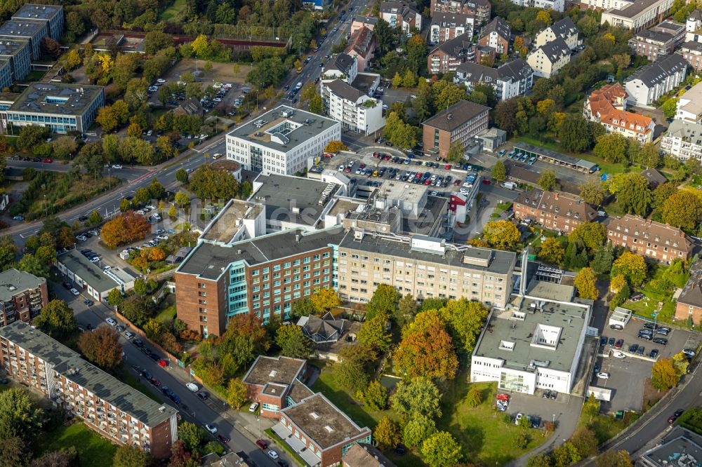 Luftbild Moers - Klinikgelände des Krankenhauses St. Josef Krankenhaus GmbH Moers an der Asberger Straße im Ortsteil Asberg in Moers im Bundesland Nordrhein-Westfalen, Deutschland