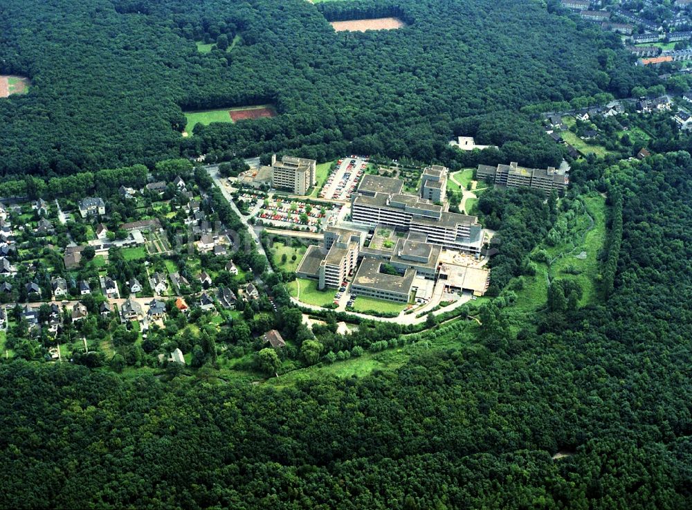 Duisburg von oben - Klinikgelände des Krankenhauses am Kalkweg in Duisburg im Bundesland Nordrhein-Westfalen