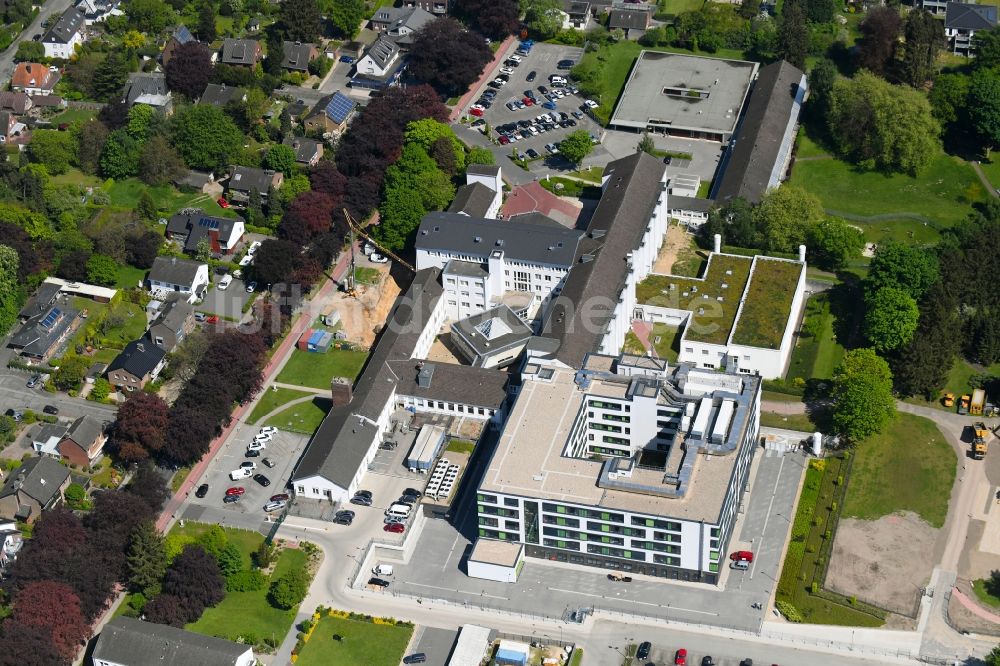 Kleve aus der Vogelperspektive: Klinikgelände des Krankenhauses Katholisches Karl Leisner Klinikum gGmbH - St.-Antonius-Hospital Kleve an der Albersallee in Kleve im Bundesland Nordrhein-Westfalen, Deutschland