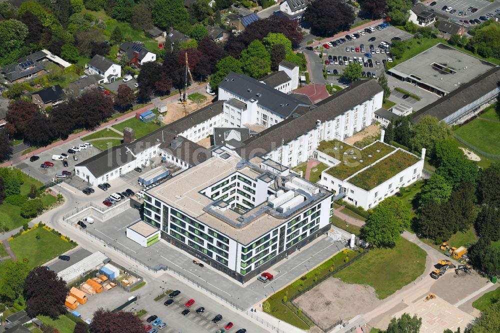 Luftaufnahme Kleve - Klinikgelände des Krankenhauses Katholisches Karl Leisner Klinikum gGmbH - St.-Antonius-Hospital Kleve an der Albersallee in Kleve im Bundesland Nordrhein-Westfalen, Deutschland