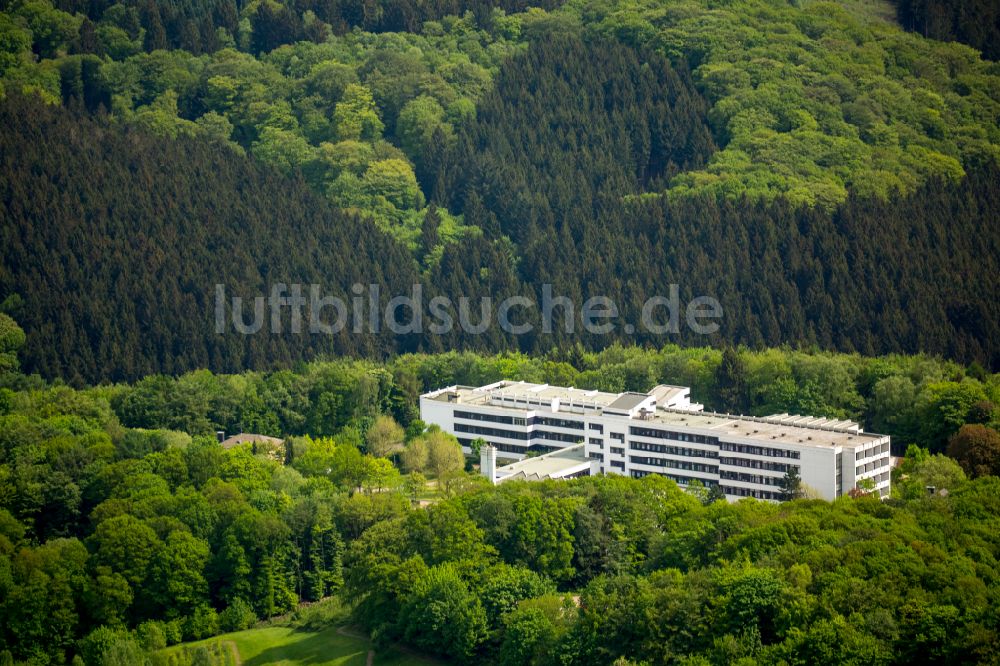 Luftaufnahme Ennepetal - Klinikgelände des Krankenhauses Klinik Königsfeld an der Holthauser Talstraße in Ennepetal im Bundesland Nordrhein-Westfalen - NRW, Deutschland