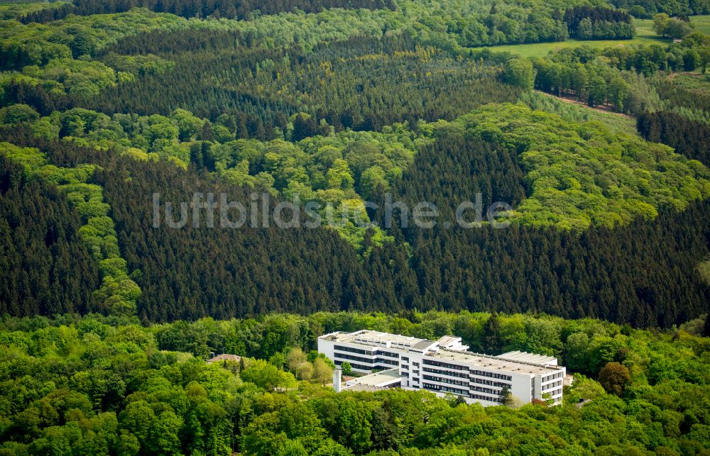 Ennepetal aus der Vogelperspektive: Klinikgelände des Krankenhauses Klinik Königsfeld an der Holthauser Talstraße in Ennepetal im Bundesland Nordrhein-Westfalen - NRW, Deutschland