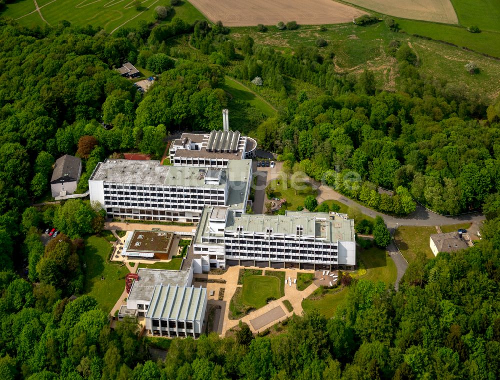 Luftaufnahme Ennepetal - Klinikgelände des Krankenhauses Klinik Königsfeld an der Holthauser Talstraße in Ennepetal im Bundesland Nordrhein-Westfalen - NRW, Deutschland