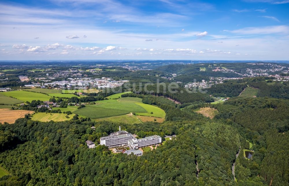 Ennepetal aus der Vogelperspektive: Klinikgelände des Krankenhauses Klinik Königsfeld an der Holthauser Talstraße in Ennepetal im Bundesland Nordrhein-Westfalen - NRW, Deutschland