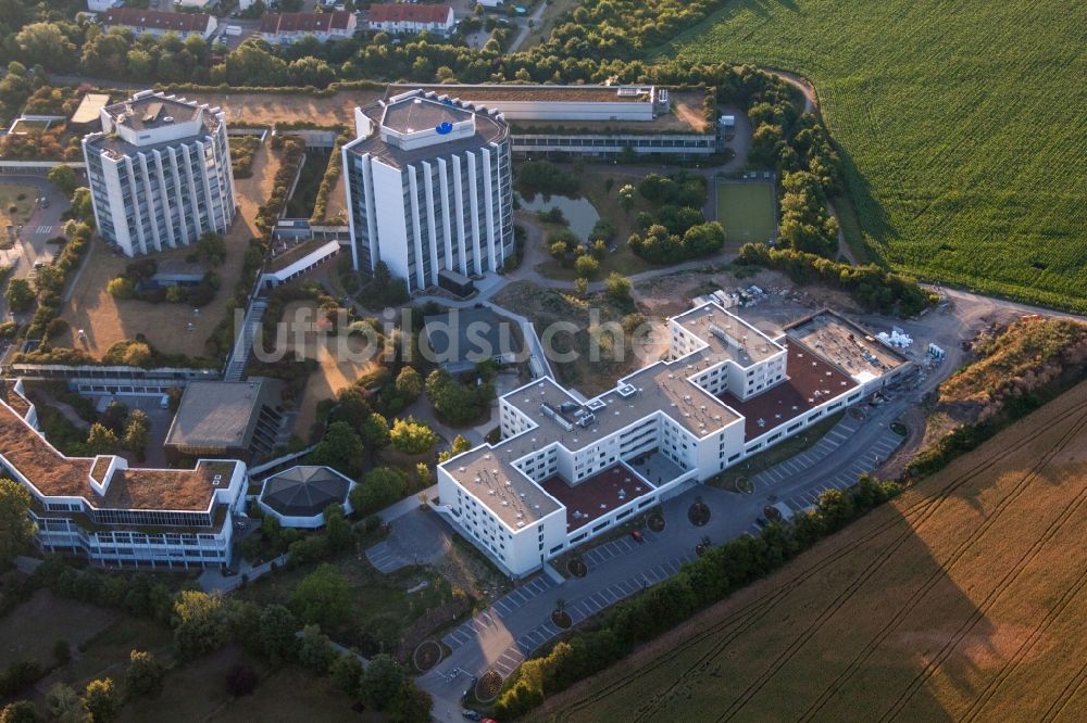 Luftaufnahme Ludwigshafen am Rhein - Klinikgelände des Krankenhauses BG Klinik Ludwigshafen im Ortsteil Oggersheim in Ludwigshafen am Rhein im Bundesland Rheinland-Pfalz, Deutschland