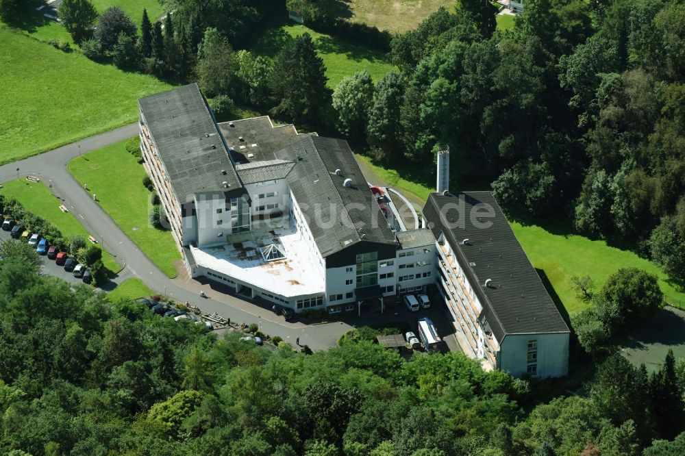 Bad Salzhausen von oben - Klinikgelände des Krankenhauses Klinik Rabenstein an der Kurstraße in Bad Salzhausen im Bundesland Hessen, Deutschland