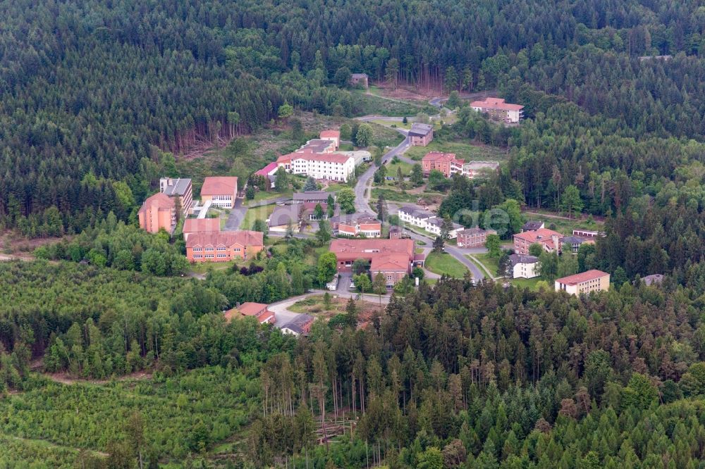 Wahlsburg aus der Vogelperspektive: Klinikgelände des Krankenhauses Klinik und Rehabilitationszentrum Lippoldsberg im Ortsteil Lippoldsberg in Wahlsburg im Bundesland Hessen, Deutschland