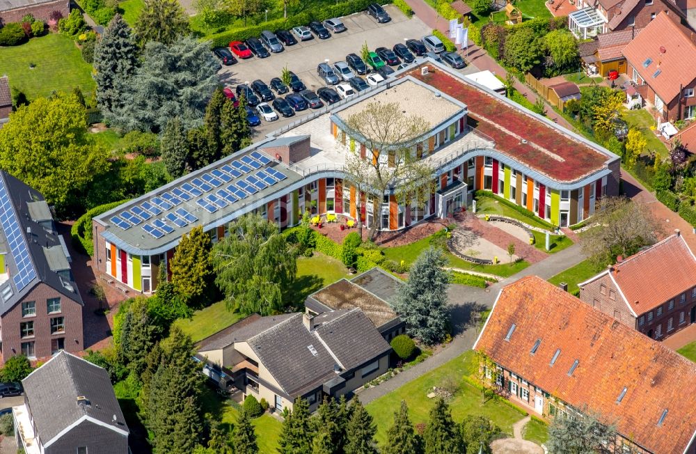 Luftaufnahme Drensteinfurt - Klinikgelände des Krankenhauses der Klinik Walstedde GmbH in Drensteinfurt im Bundesland Nordrhein-Westfalen, Deutschland