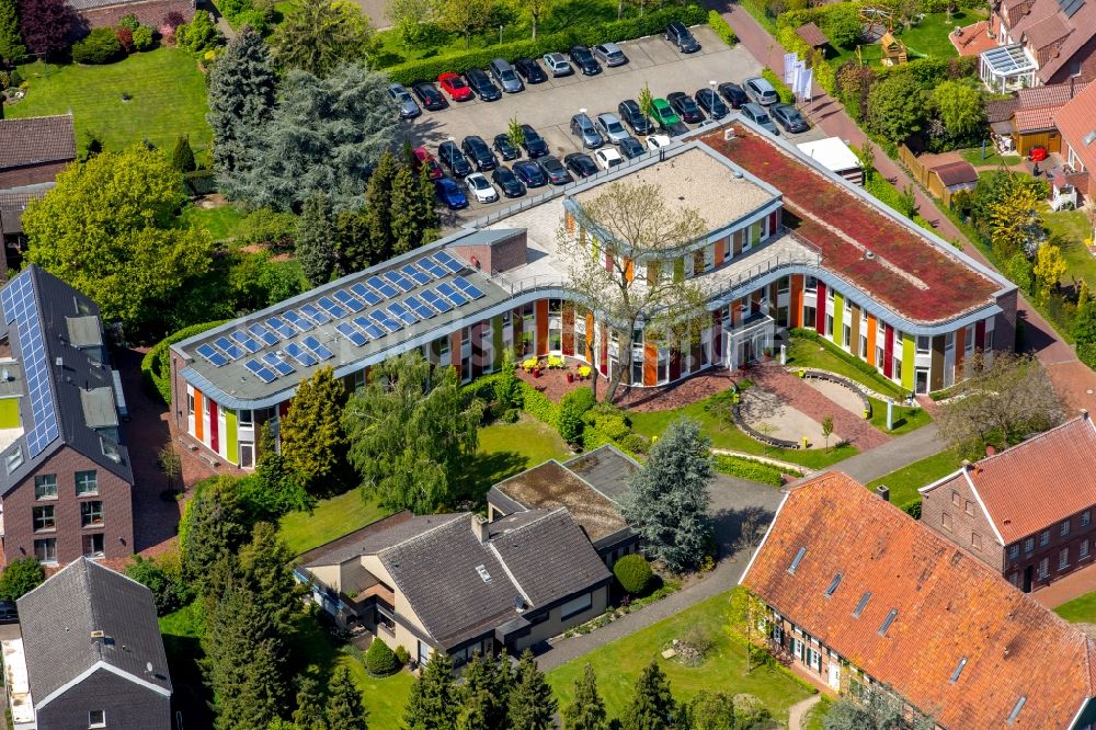 Drensteinfurt von oben - Klinikgelände des Krankenhauses der Klinik Walstedde GmbH in Drensteinfurt im Bundesland Nordrhein-Westfalen, Deutschland