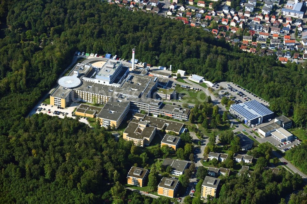 Luftaufnahme Heidenheim an der Brenz - Klinikgelände des Krankenhauses der Kliniken Landkreis Heidenheim an der Schloßhaustraße im Ortsteil Reutenen in Heidenheim an der Brenz im Bundesland Baden-Württemberg, Deutschland