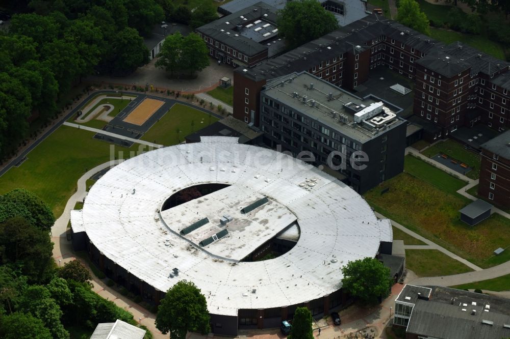 Bad Bramstedt aus der Vogelperspektive: Klinikgelände des Krankenhauses Klinikum Bad Bramstedt an der Oskar-Alexander-Straße in Bad Bramstedt im Bundesland Schleswig-Holstein, Deutschland