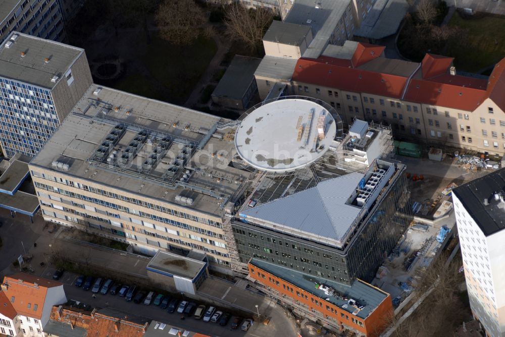 Potsdam aus der Vogelperspektive: Klinikgelände des Krankenhauses Klinikum Ernst von Bergmann GmbHin der Innenstadt in Potsdam im Bundesland Brandenburg, Deutschland