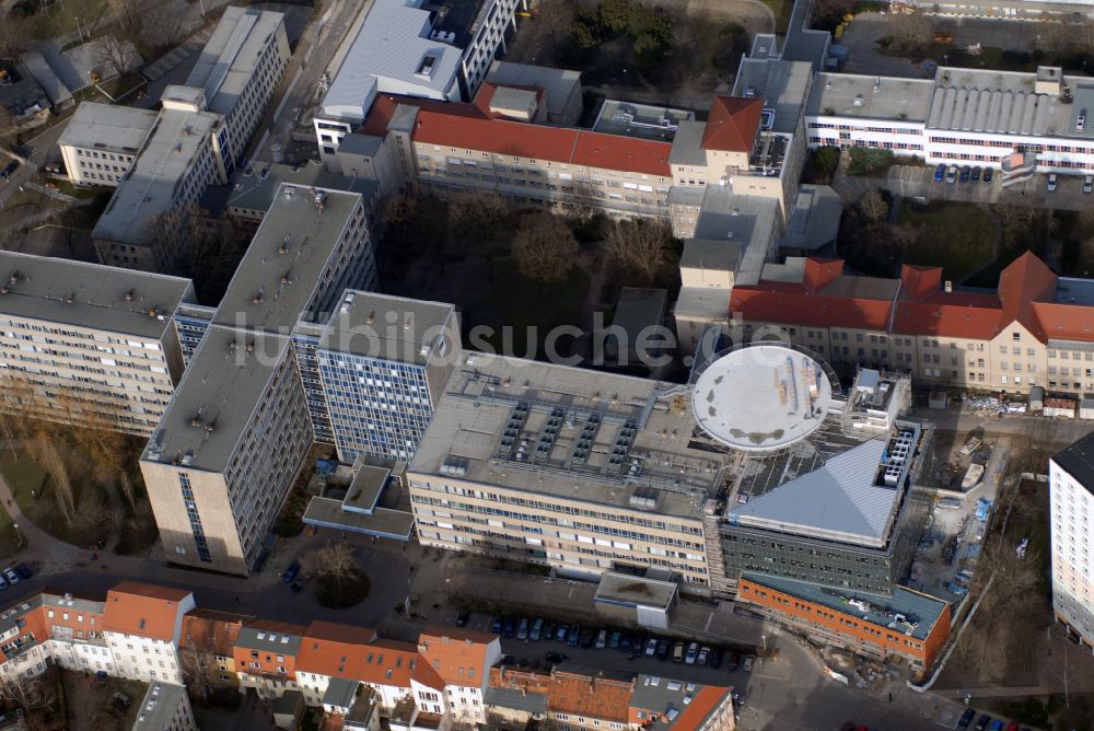 Luftaufnahme Potsdam - Klinikgelände des Krankenhauses Klinikum Ernst von Bergmann GmbHin der Innenstadt in Potsdam im Bundesland Brandenburg, Deutschland