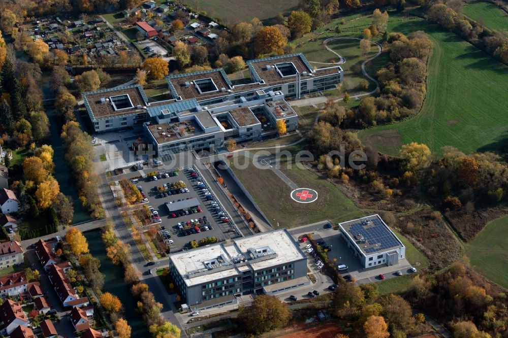 Forchheim aus der Vogelperspektive: Klinikgelände des Krankenhauses Klinikum Forchheim der Vereinigten Pfründerstiftung in Forchheim im Bundesland Bayern, Deutschland