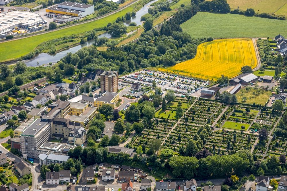 Luftbild Arnsberg - Klinikgelände des Krankenhauses Klinikum Hochsauerland Karolinen-Hospital Hüsten in Arnsberg im Bundesland Nordrhein-Westfalen, Deutschland