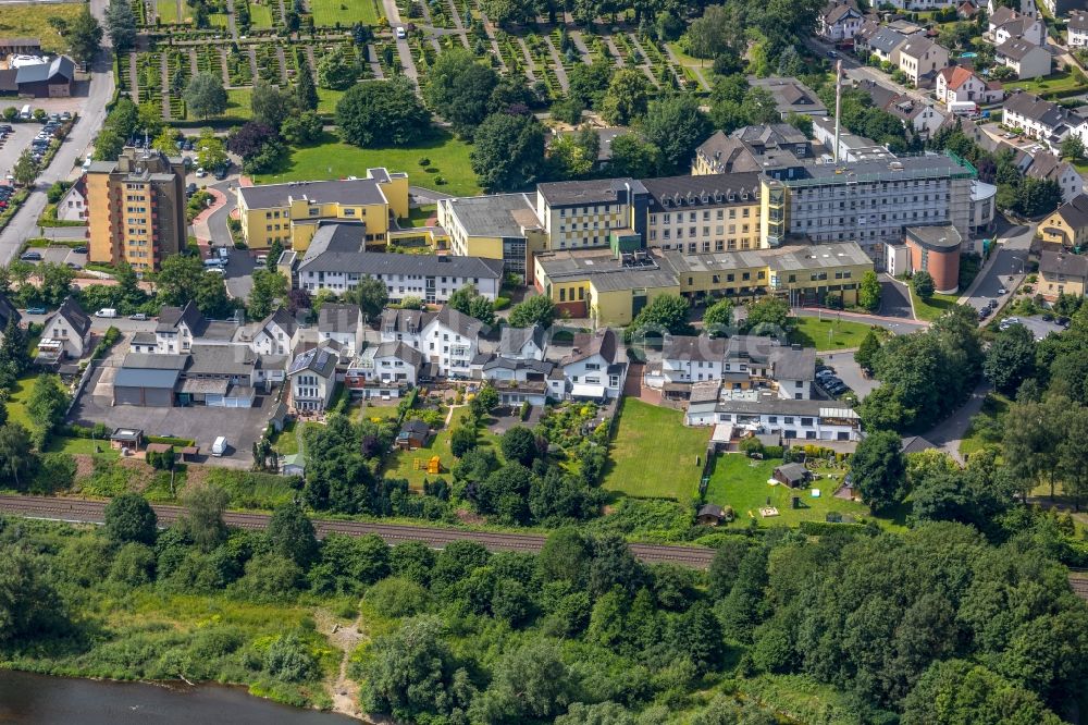 Luftbild Arnsberg - Klinikgelände des Krankenhauses Klinikum Hochsauerland Karolinen-Hospital Hüsten in Arnsberg im Bundesland Nordrhein-Westfalen, Deutschland