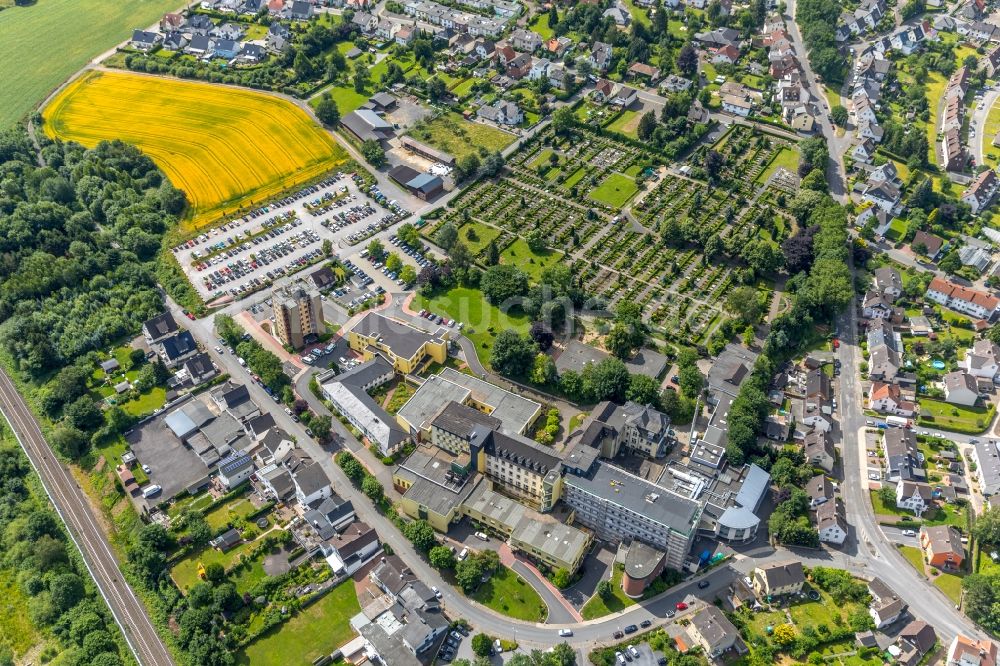 Luftbild Arnsberg - Klinikgelände des Krankenhauses Klinikum Hochsauerland Karolinen-Hospital Hüsten in Arnsberg im Bundesland Nordrhein-Westfalen, Deutschland