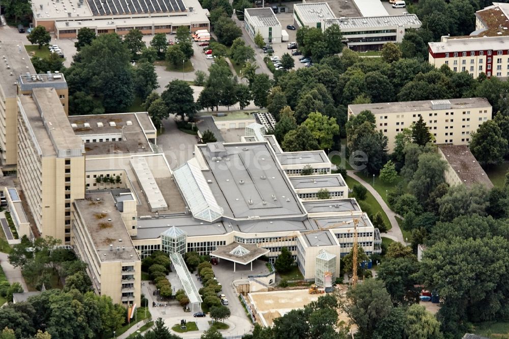 Landshut aus der Vogelperspektive: Klinikgelände des Krankenhauses Klinikum Landshut gemeinnützige GmbH im Ortsteil Landshut West in Landshut im Bundesland Bayern, Deutschland