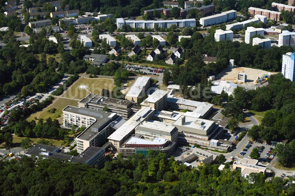 Wolfsburg aus der Vogelperspektive: Klinikgelände des Krankenhauses Klinikum Wolfsburg Klinik für Kinder- und Jugendmedizin und Psychosomatik an der Sauerbruchstraße in Wolfsburg im Bundesland Niedersachsen, Deutschland